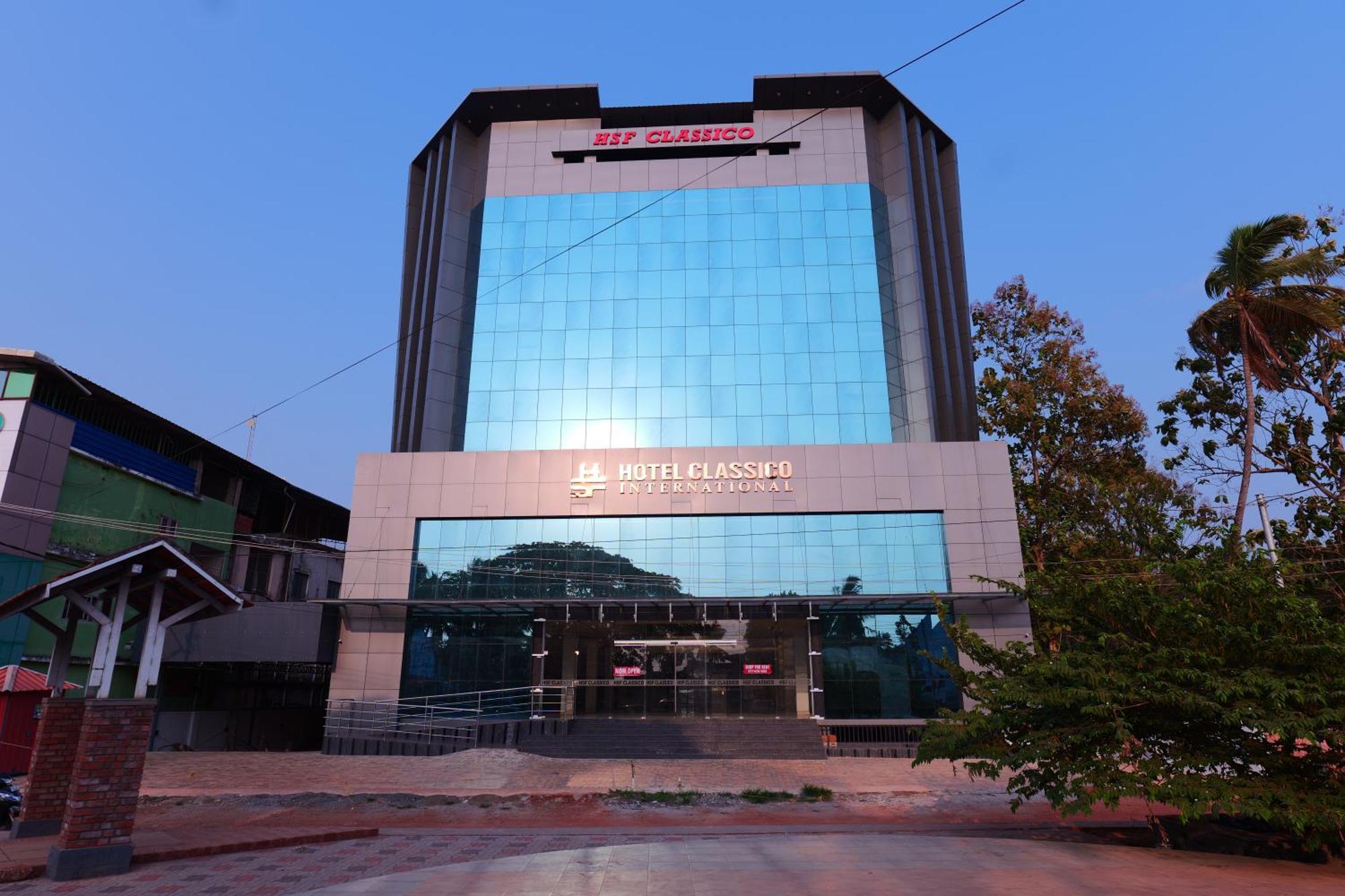 Hotel Classico International Kannangad Buitenkant foto