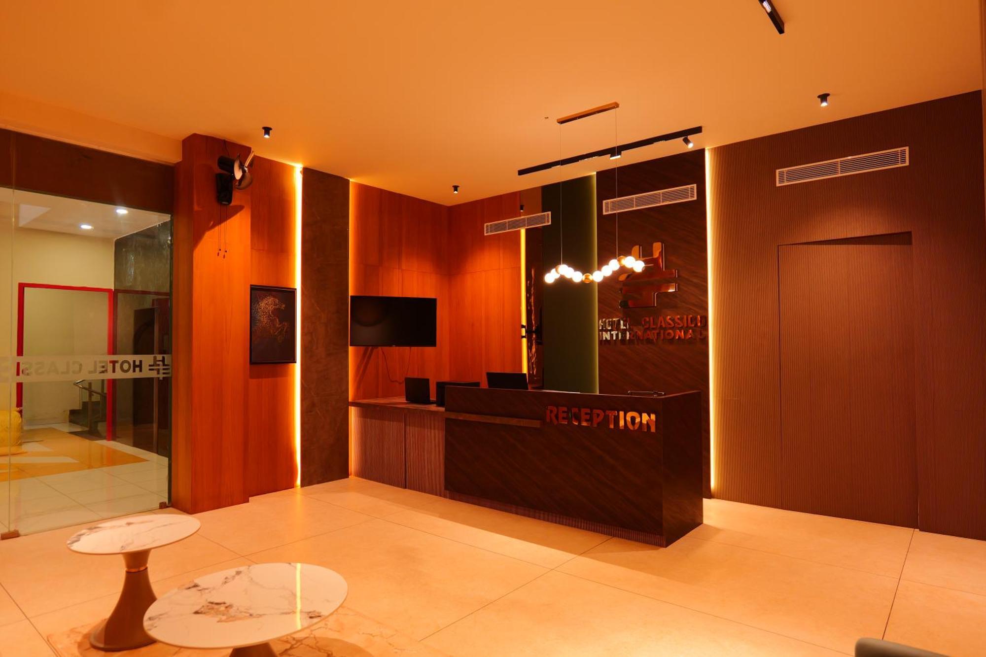 Hotel Classico International Kannangad Buitenkant foto