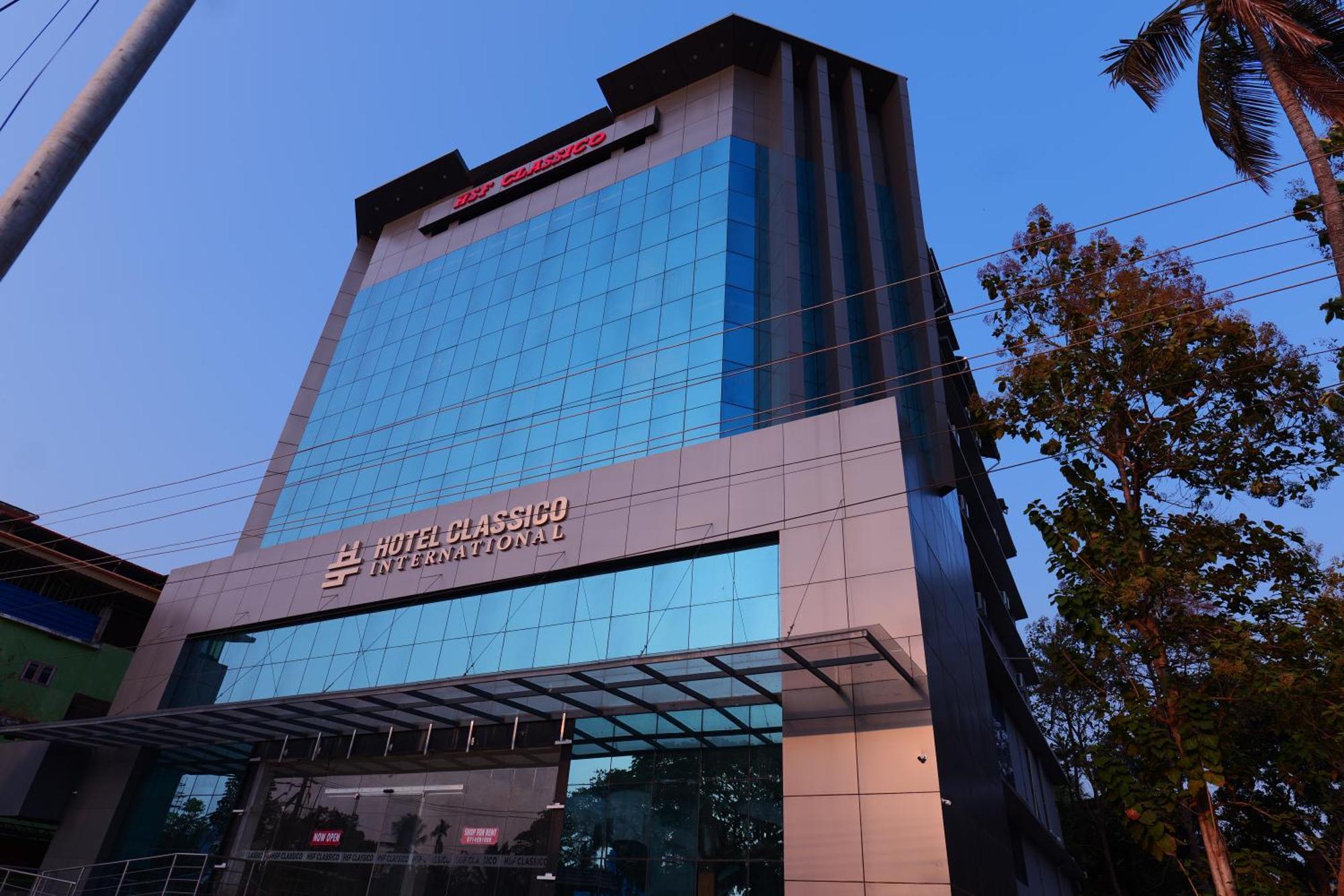 Hotel Classico International Kannangad Buitenkant foto